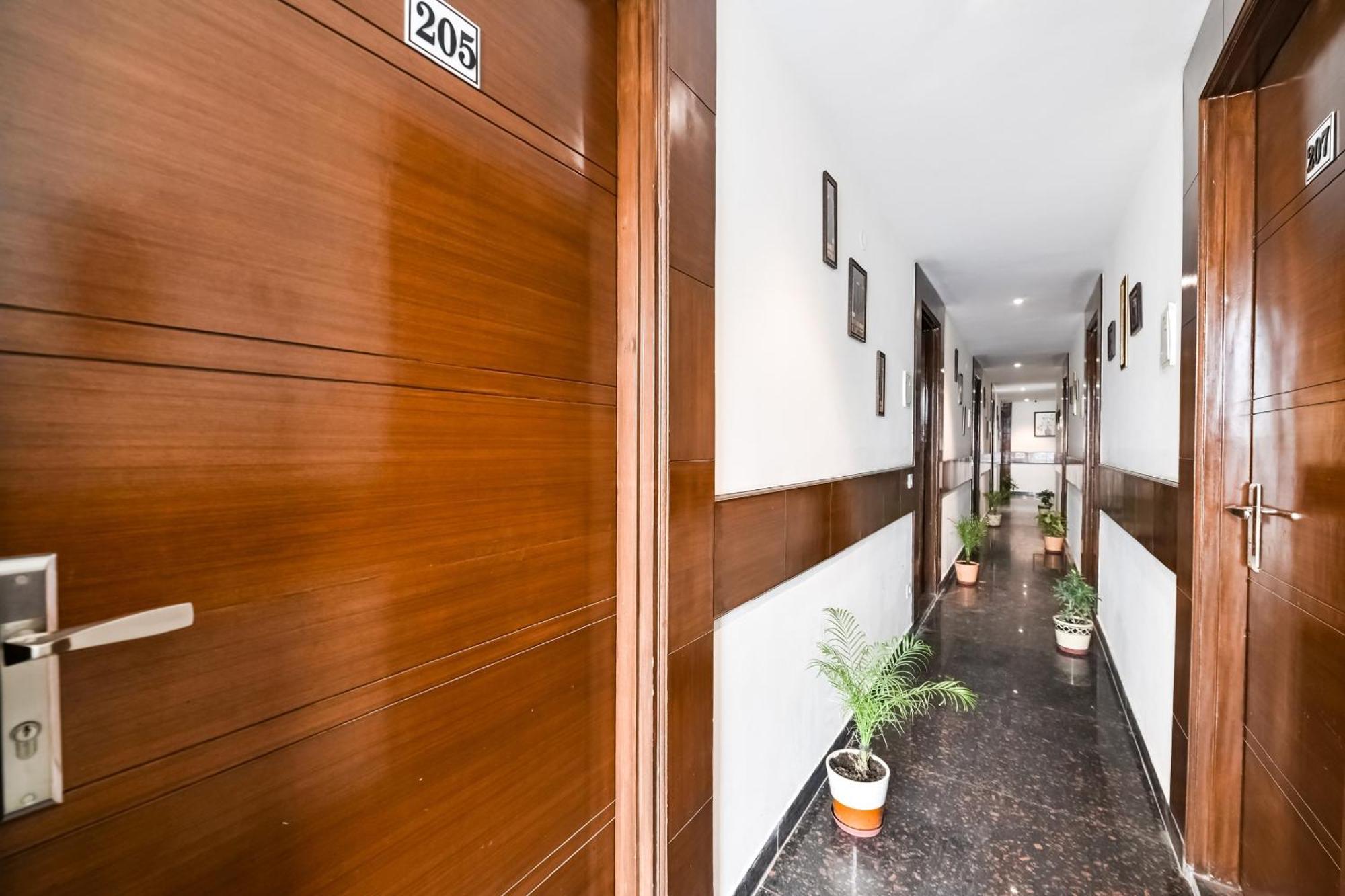 Hotel O Premium Rooms Chhatarpur Nowe Delhi Zewnętrze zdjęcie